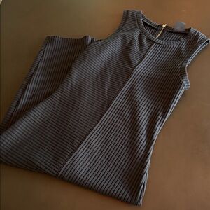 Chic Sleeveless Ribbed Midi Dress